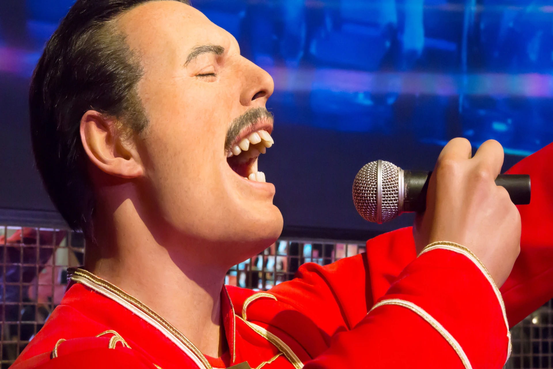 Freddie Mercury Teeth: The Story Behind Freddie Smile