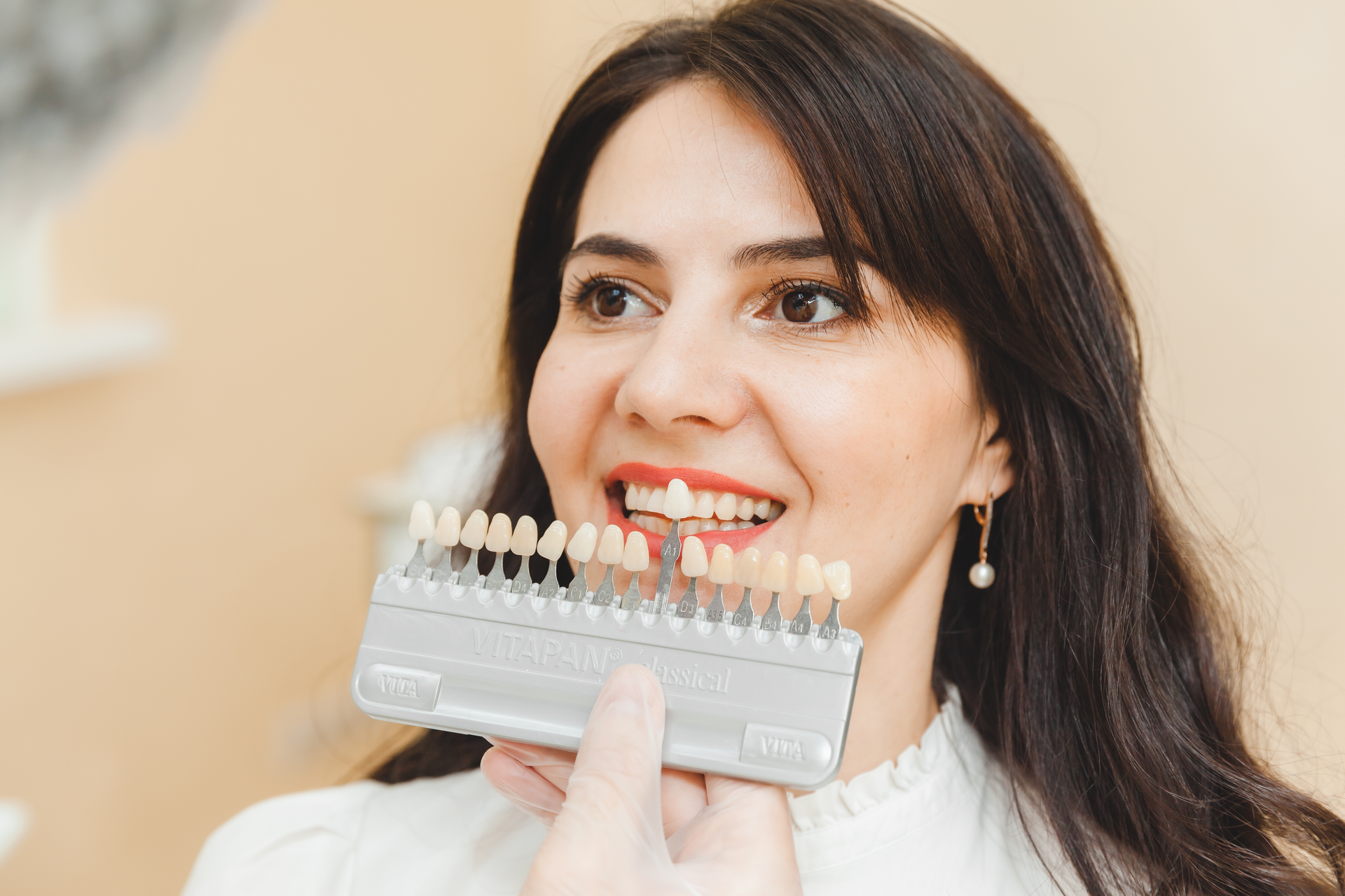 35 Celebrities With Veneers: Before and After Transformations